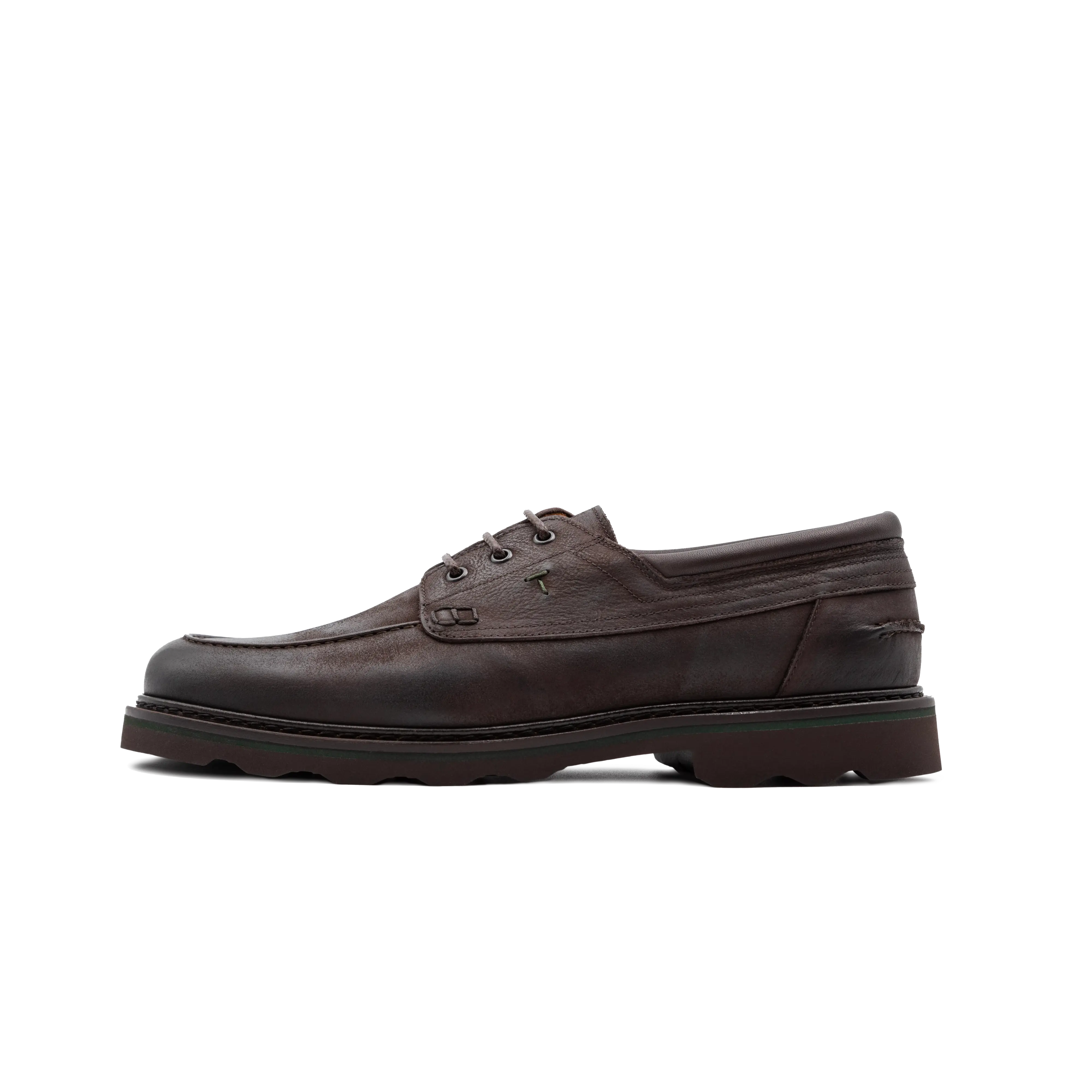 Vista laterale della scarpa Arona Ciccone in pelle testa di moro, un modello ibrido tra derby e mocassino con suola cucita artigianalmente a Montegranaro.