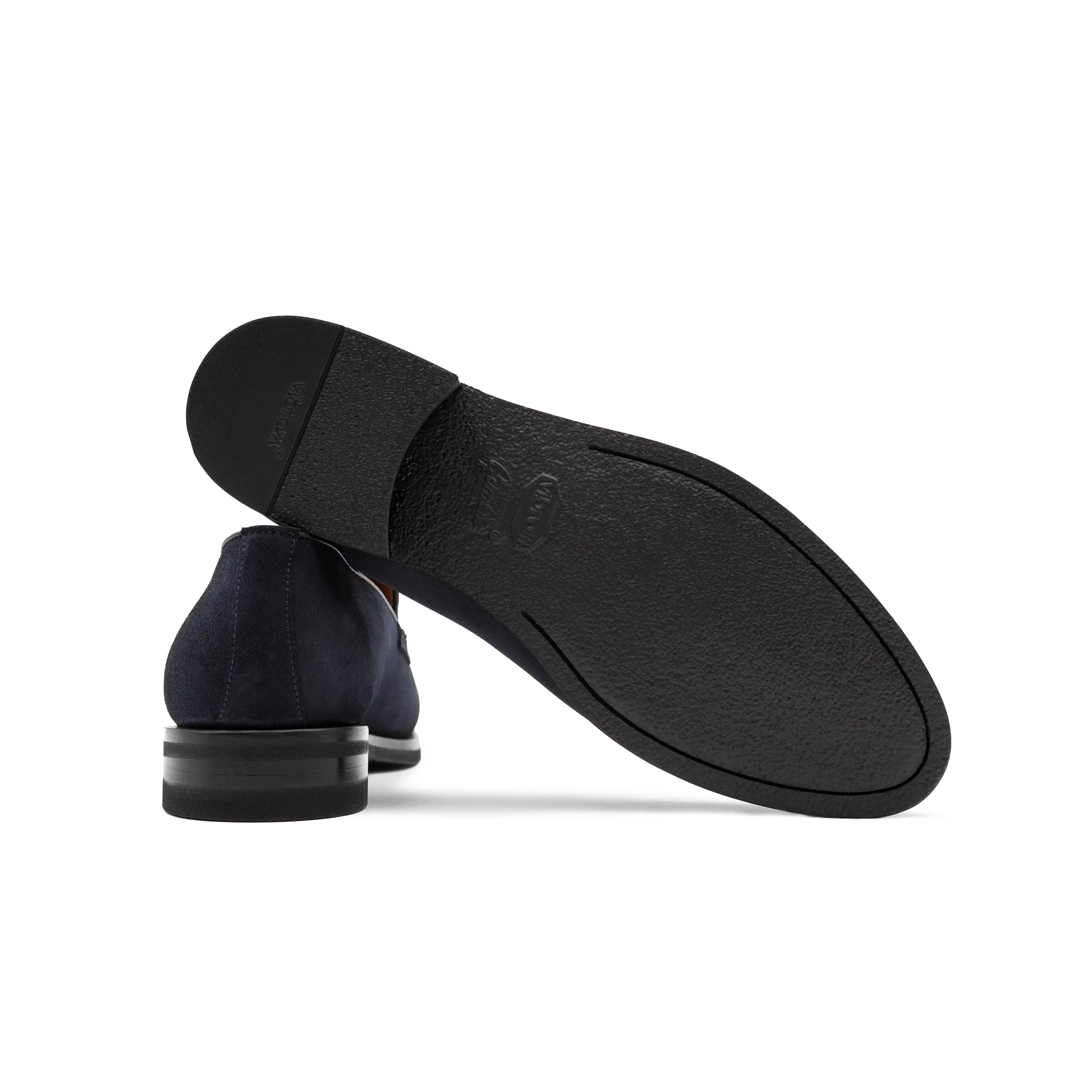 Suola in gomma del mocassino da uomo in pelle scamosciata color blu con nappine, modello Ragusa