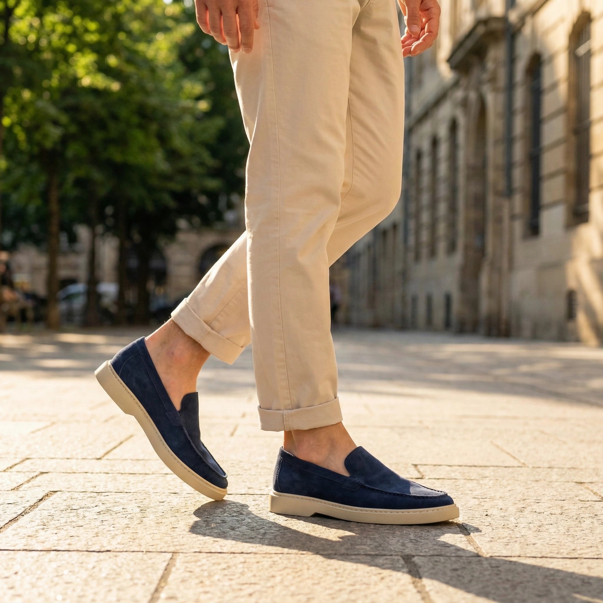 Foto indossata del Mocassino da uomo in pelle scamosciata blu, modello Taranto di Ciccone