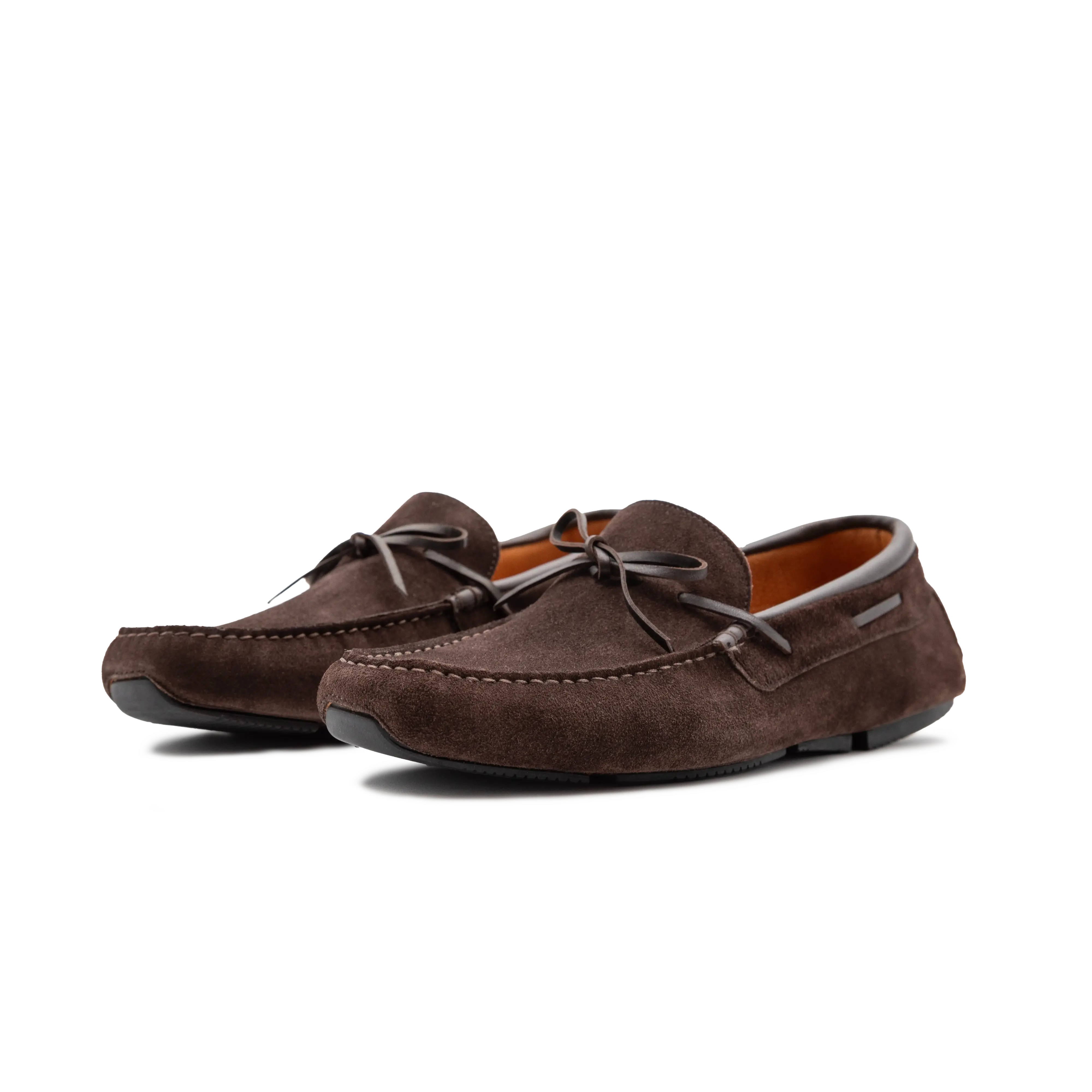 Couple of Loafers Gallipoli in dark brown suede ideal for the summer season thanks to the superior breathability and the flexible stitched rubber sole.