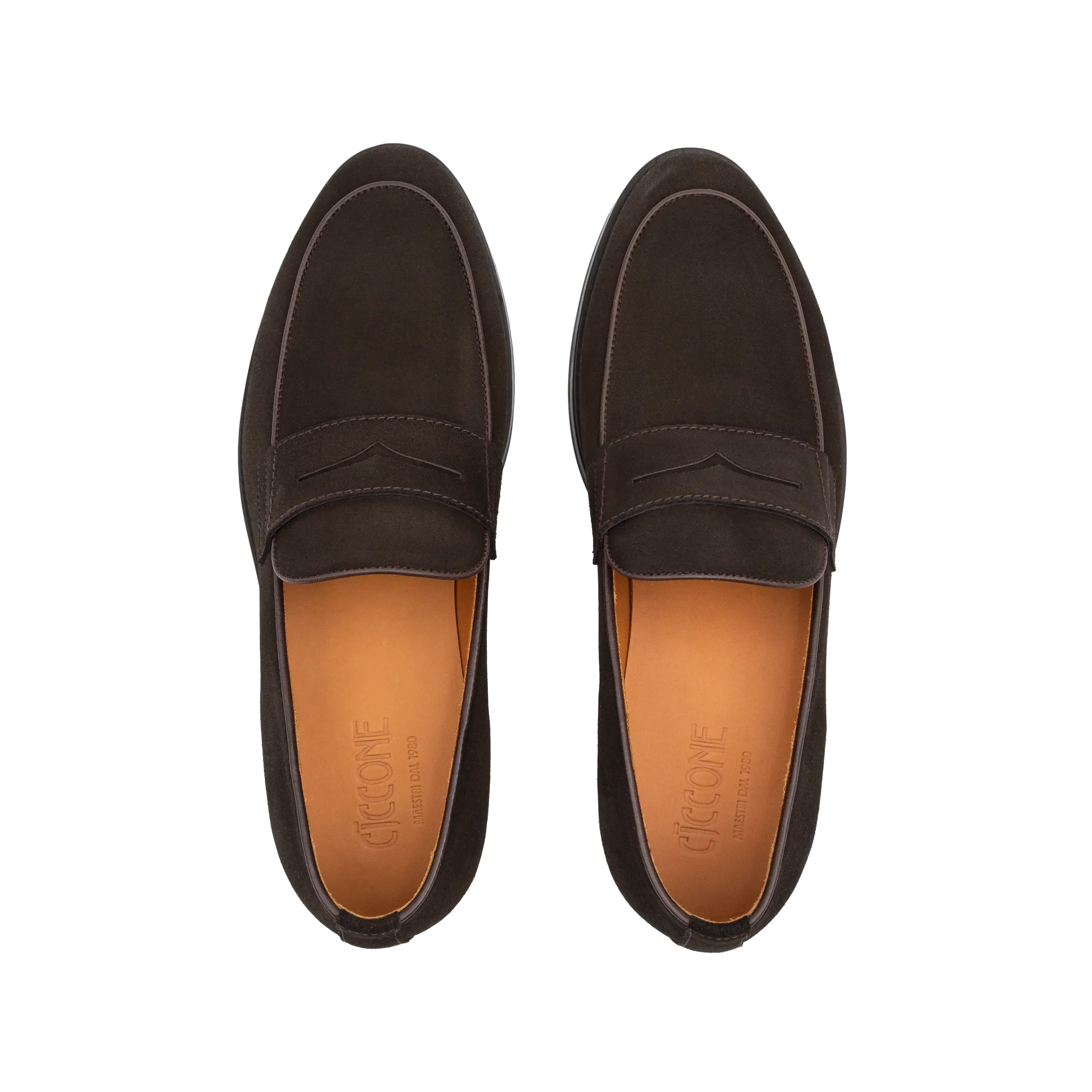 Mocassin pour hommes Siracusa de Ciccone en daim marron foncé avec semelle en caoutchouc, vue de dessus