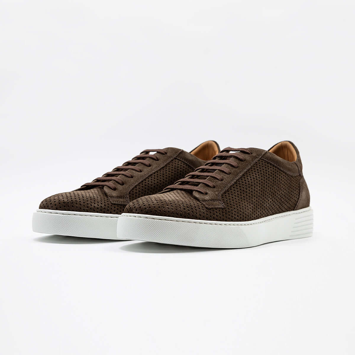 Sneakers estive in pelle traforata, colore testa di moro, modello Cagliari di Ciccone - vista paio