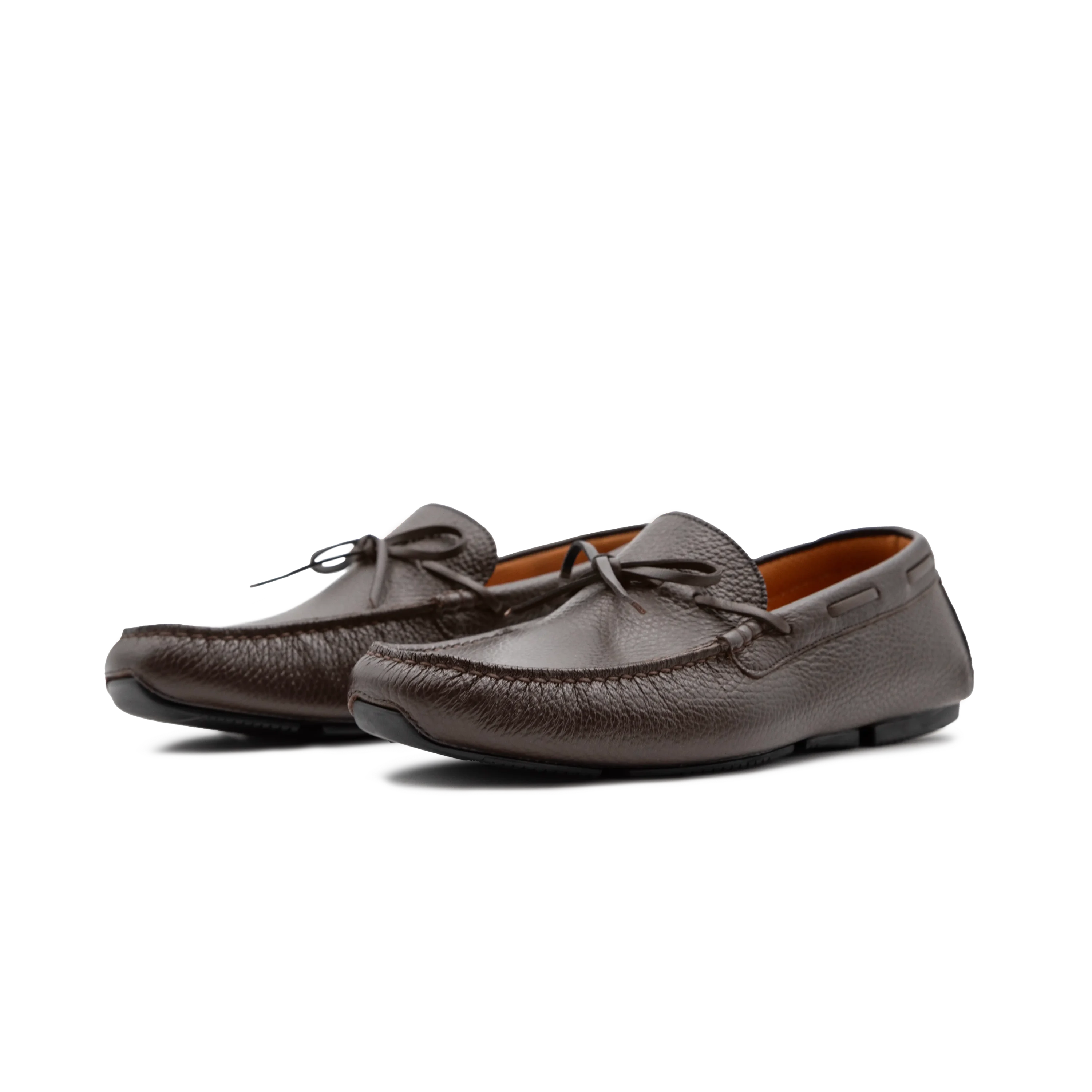 Couple of Loafers Polignano in full-grain leather textured dark brown with light and resistant stitched rubber sole ideal for an elegant everyday look by Maestri Ciccone.