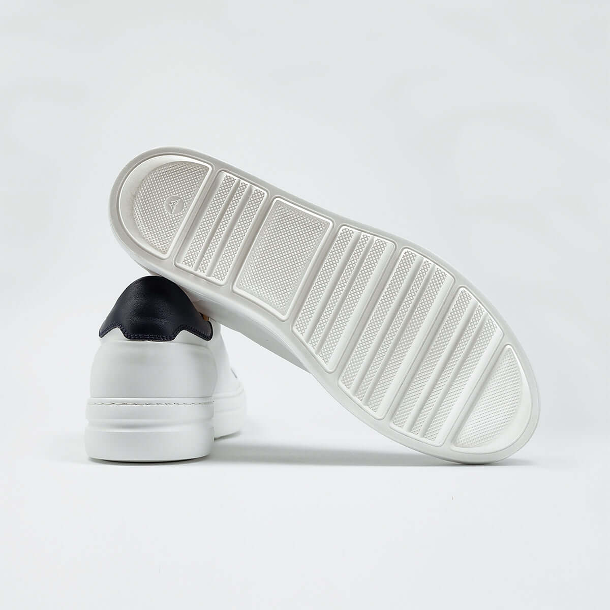 Suola della sneaker da uomo in pelle bianca, modello Pescara di Ciccone